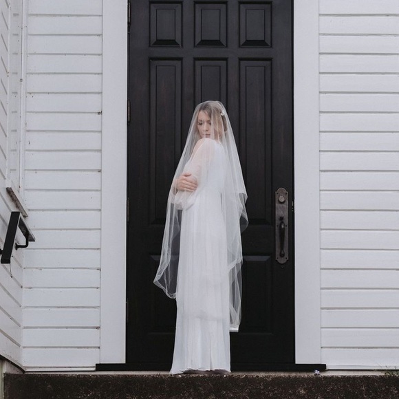 Gorgeous Wedding dress 👰🏼‍♀️ - Picture 3 of 10